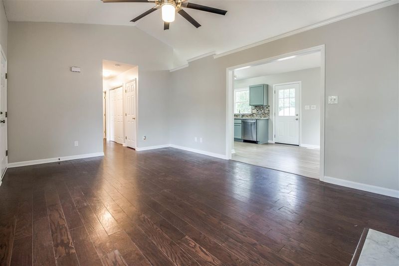 717 Kavkaz St, Raleigh, NC 27610