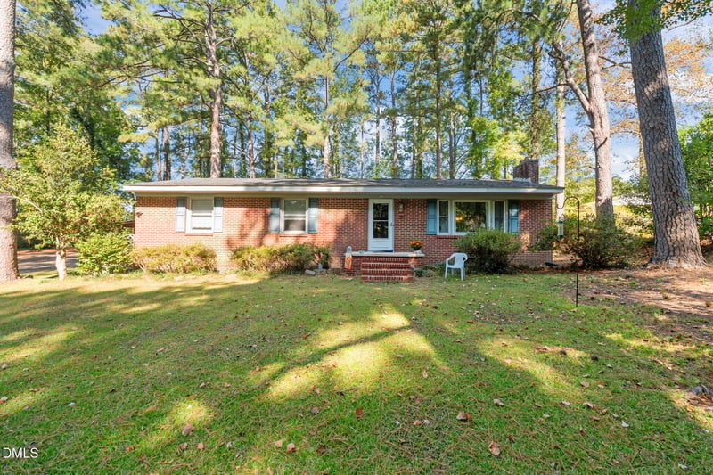 717 Lakeside Dr, Sanford, NC 27330