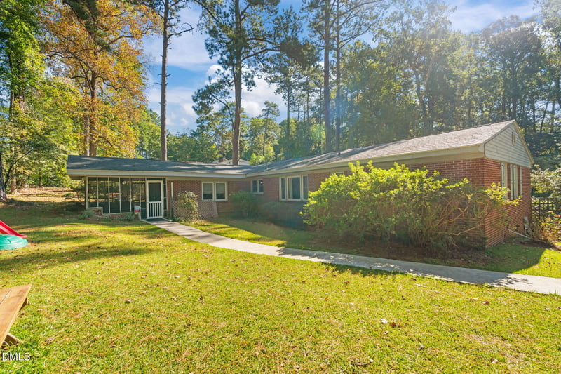 717 Lakeside Dr, Sanford, NC 27330