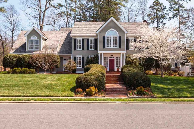 717 Pinehurst Dr, Chapel Hill, NC 27517