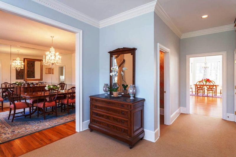 717 Pinehurst Dr, Chapel Hill, NC 27517