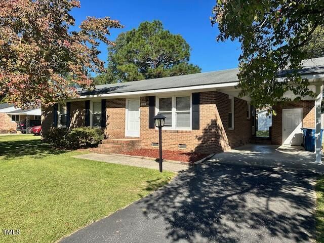 717 Queens Ave, Dunn, NC 28334