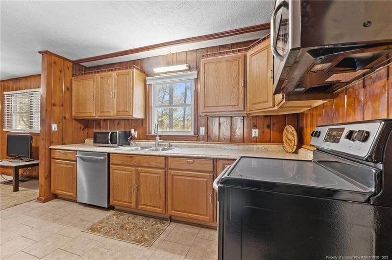 717 Shambrey St, Fayetteville, NC 28301