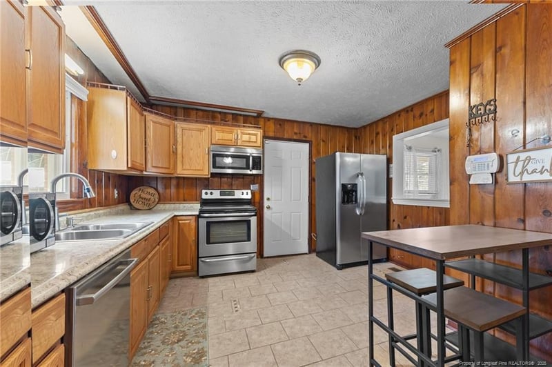 717 Shambrey St, Fayetteville, NC 28301