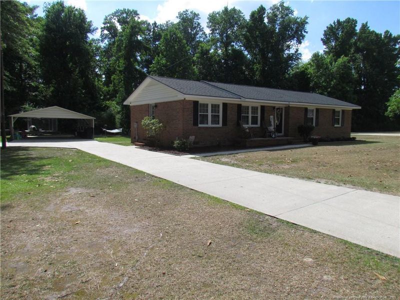 7176 Roslin Farm Rd, Hope Mills, NC 28348