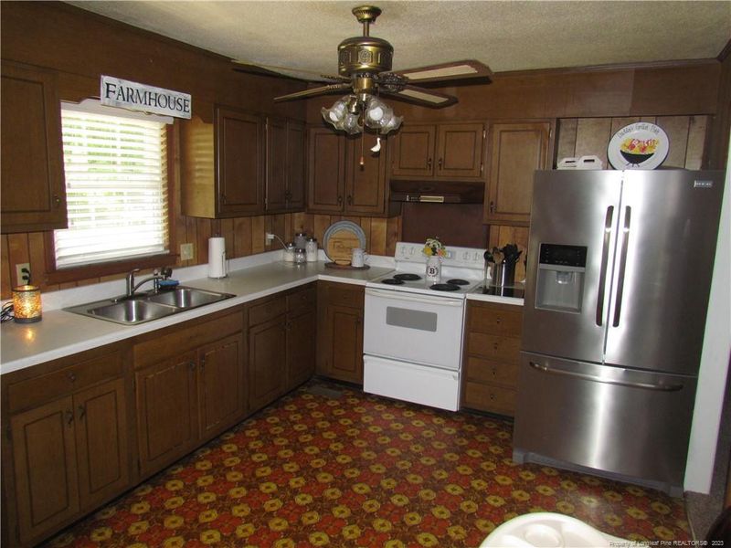 7176 Roslin Farm Rd, Hope Mills, NC 28348