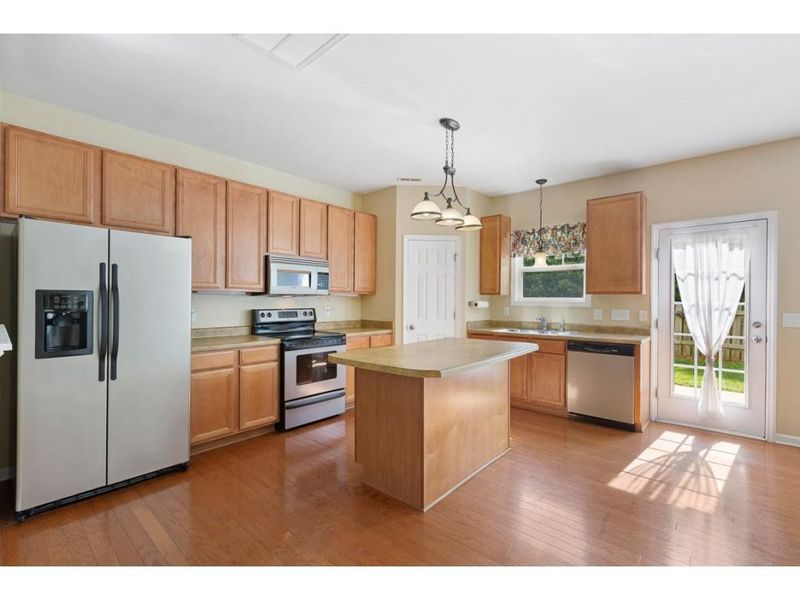 718 Blue Lake Dr, Mebane, NC 27302