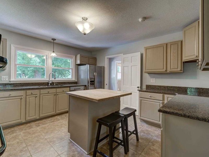 718 Caswell, Chapel Hill, NC 27514