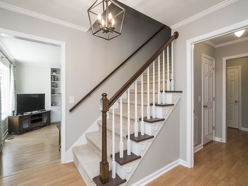 718 Edinburgh Ct, Burlington, NC 27215