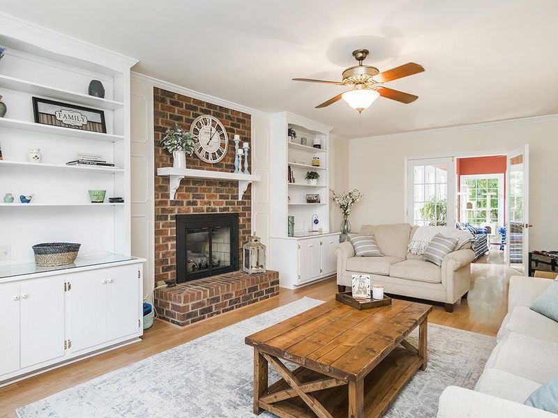 718 Edinburgh Ct, Burlington, NC 27215