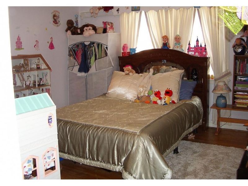 718 Haw River Hopedale Rd, Burlington, NC 27217