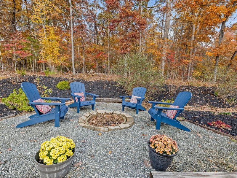 718 Heartpine Dr, Mebane, NC 27302