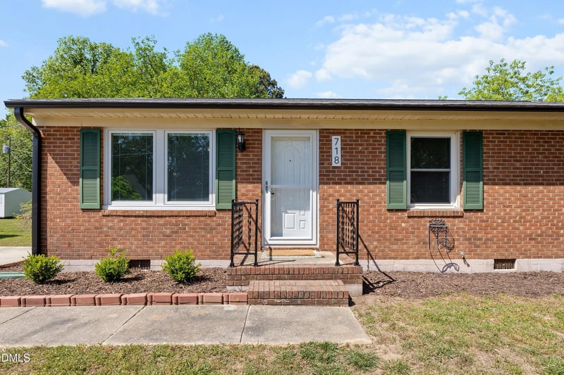 718 Hughes St, Apex, NC 27502