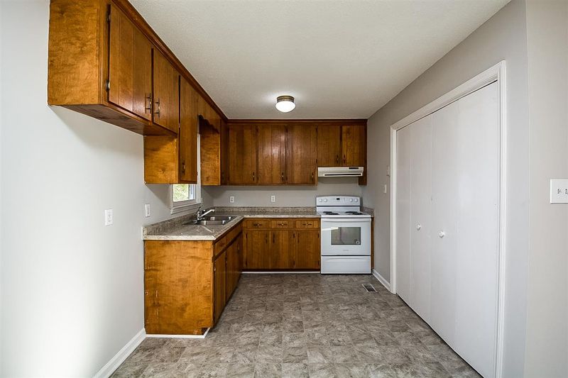 718 Locust Dr, Durham, NC 27703