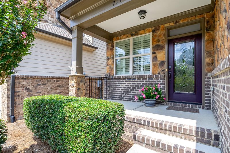 719 Angelica Cir, Cary, NC 27518