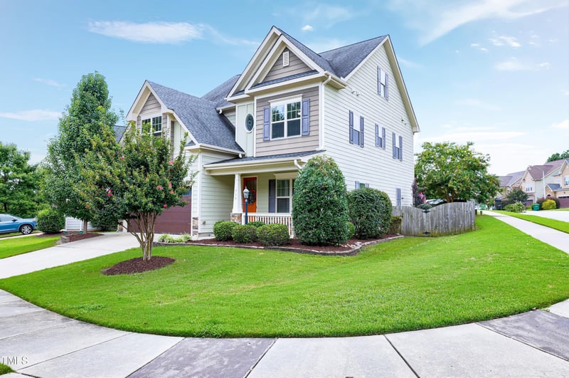 719 Shoals Lake Dr, Fuquay Varina, NC 27526