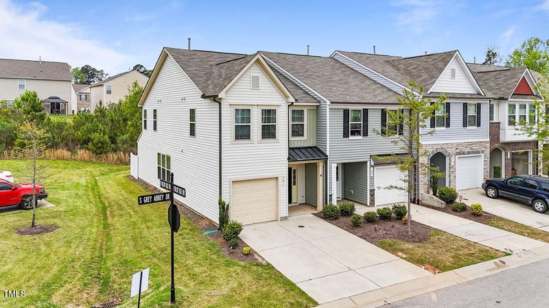 72 Grey Abbey Dr, Clayton, NC 27527