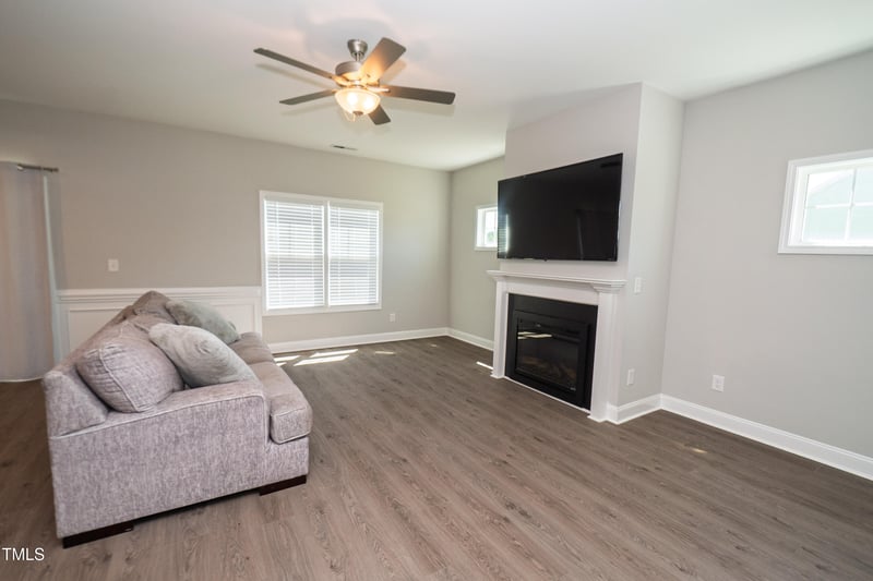 72 Sanford Ln, Dunn, NC 28334