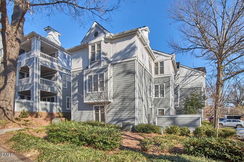 720 Bishops Park Dr #101, Raleigh, NC 27605
