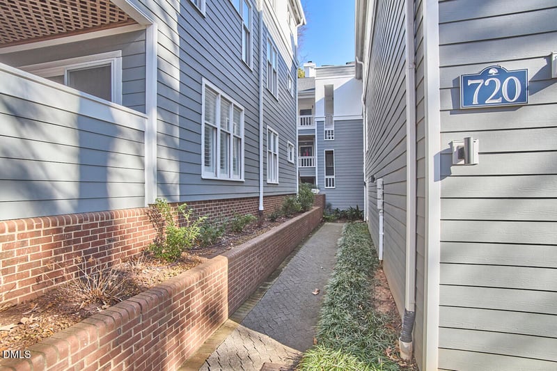 720 Bishops Park Dr #101, Raleigh, NC 27605