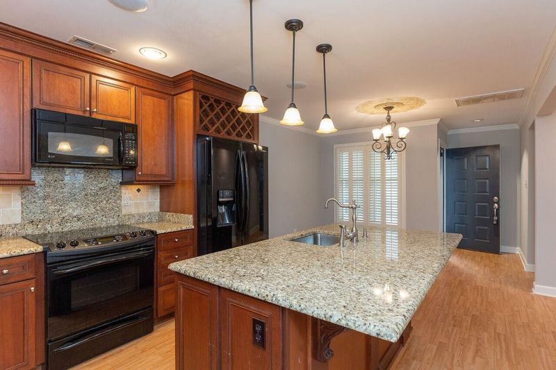 720 Bishops Park Dr #105, Raleigh, NC 27605