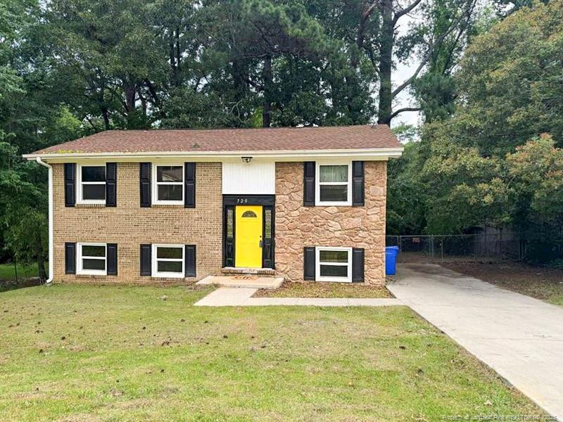720 Burgoyne Dr, Fayetteville, NC 28314