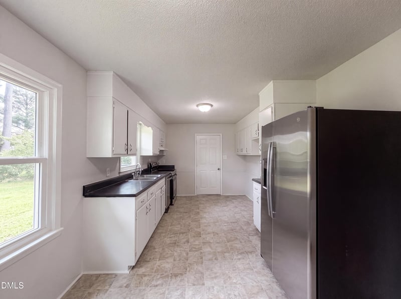 720 Carnegie Dr, Fayetteville, NC 28311