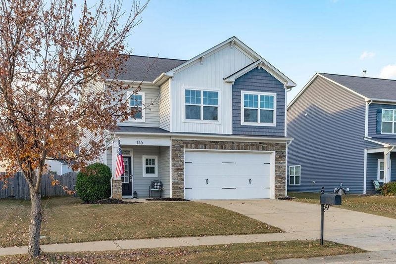 720 Hunters Ridge Dr, Fuquay Varina, NC 27526