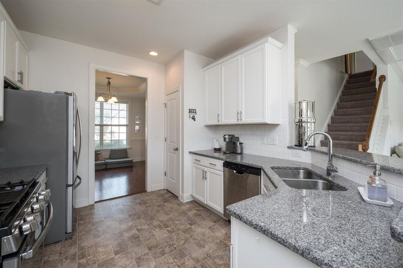 720 Laurel Spring Dr, Fuquay Varina, NC 27526