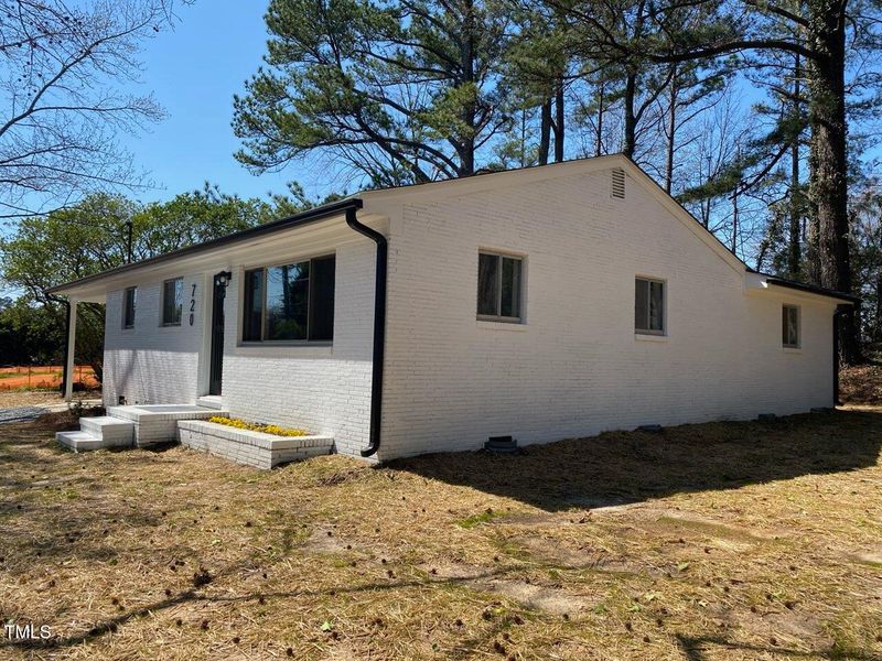720 S Moore St, Clayton, NC 27520