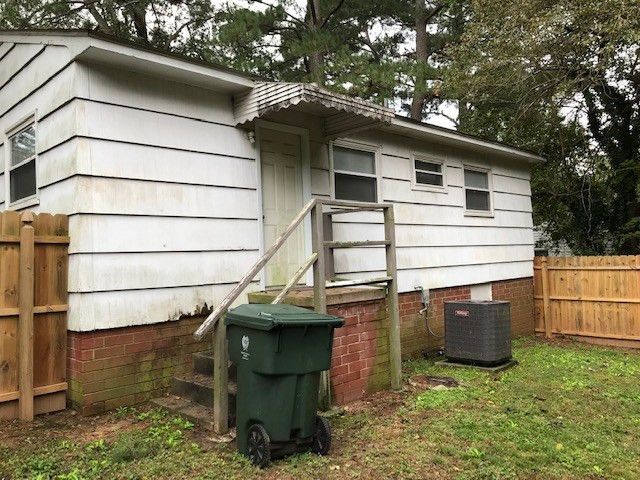 720 Oak Dr, Raleigh, NC 27603