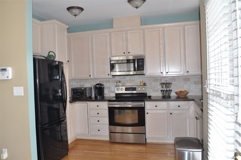 720 Parkham Ln, Raleigh, NC 27603