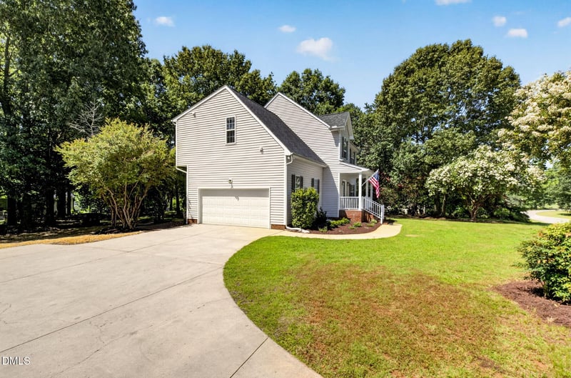 720 Raymond Dr, Clayton, NC 27527