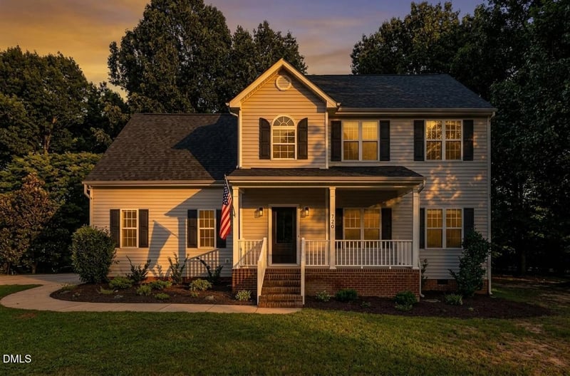 720 Raymond Dr, Clayton, NC 27527