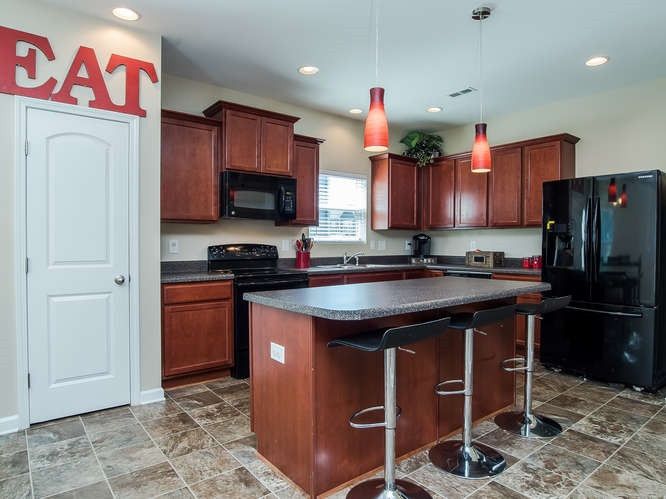 720 Tannerwell Ave, Wake Forest, NC 27587