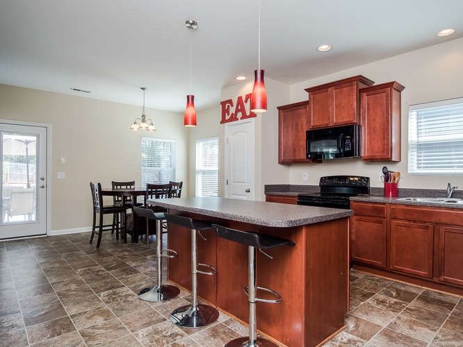 720 Tannerwell Ave, Wake Forest, NC 27587