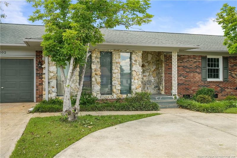 7202 Godfrey Dr, Fayetteville, NC 28303