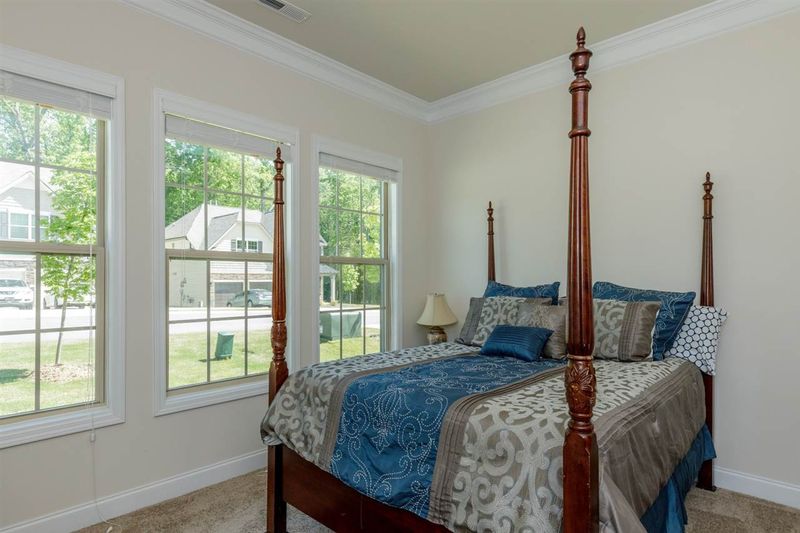 7204 Laurelshire Dr, Raleigh, NC 27616