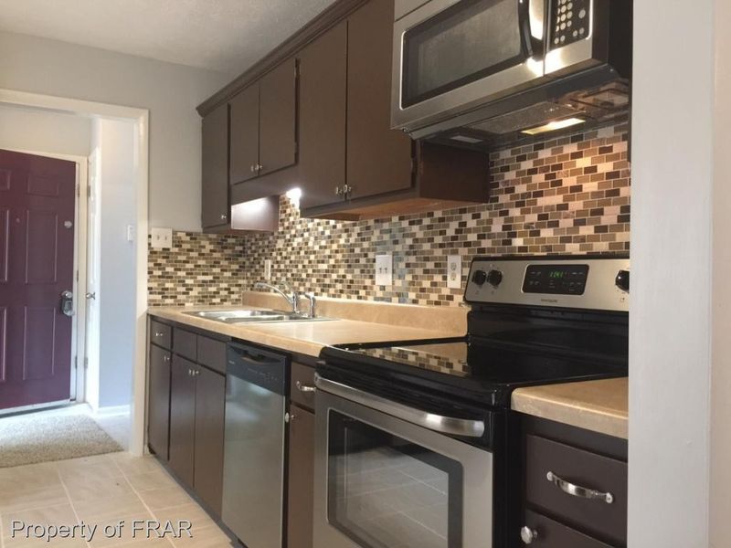 7204 Pebblebrook Dr, Fayetteville, NC 28314
