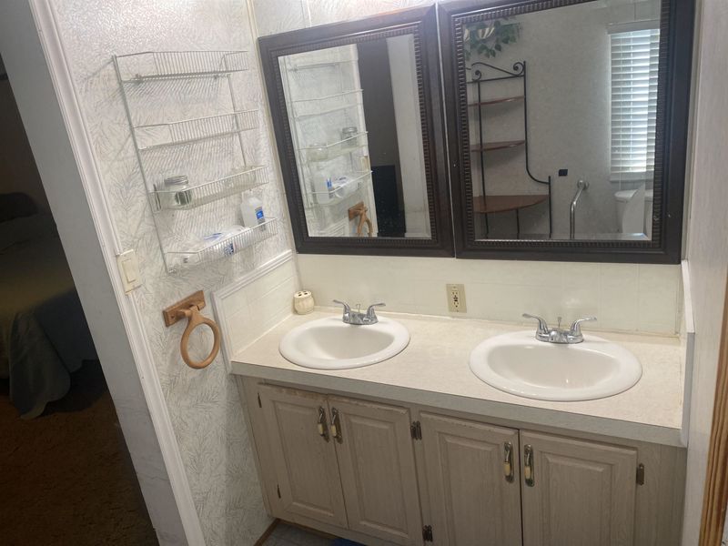 7205 Eliza Dr, Mebane, NC 27302