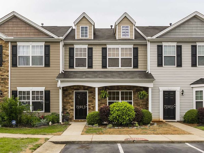 7205 Olmstead Dr #B, Burlington, NC 27215