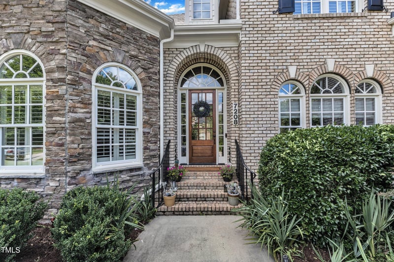7208 Ryehill Dr, Cary, NC 27519