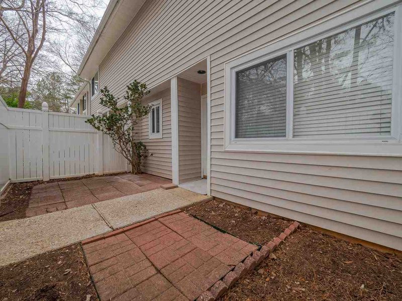 7209 Sandy Creek Dr, Raleigh, NC 27615