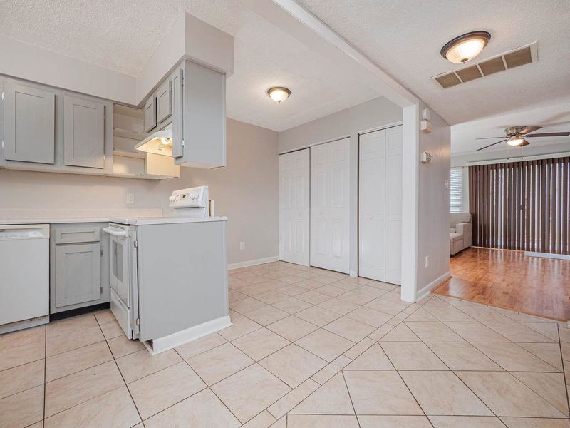 7209 Sandy Creek Dr, Raleigh, NC 27615