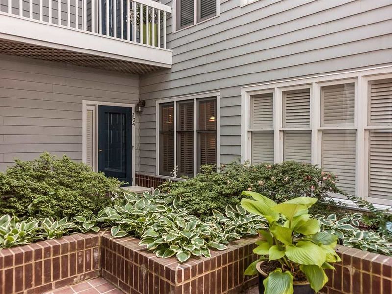 721 Bishops Park Dr #104, Raleigh, NC 27605