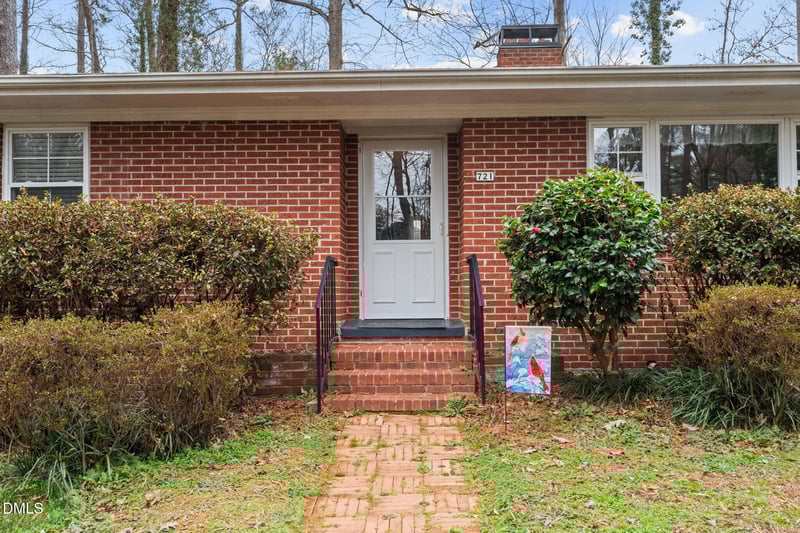 721 Lakeside Dr, Sanford, NC 27330