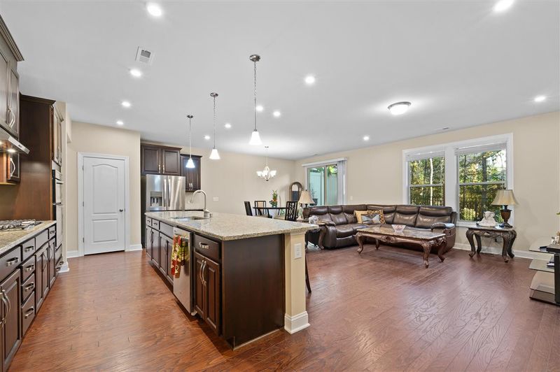721 Lampwick Ln, Cary, NC 27513