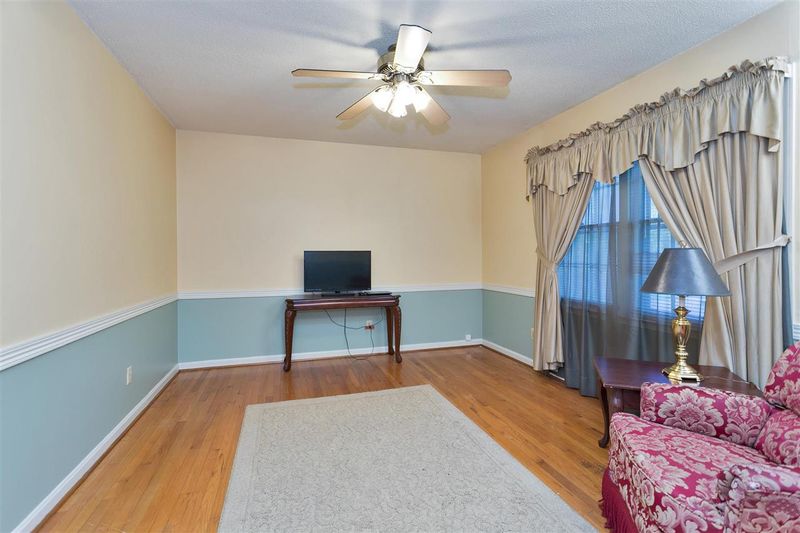 721 Merrie Rd, Raleigh, NC 27606