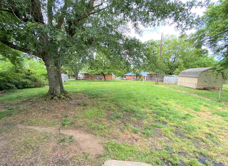 721 Oakgrove Dr, Graham, NC 27253