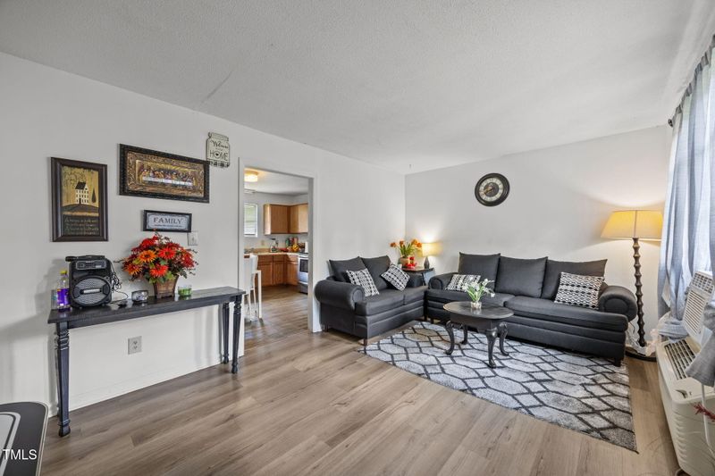721 N Privette St, Zebulon, NC 27597